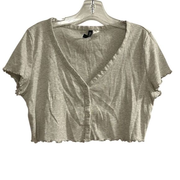 Divided Women's Cropped Button-Front Blouse Gray Size M Casual Spring - Picture 1 of 14